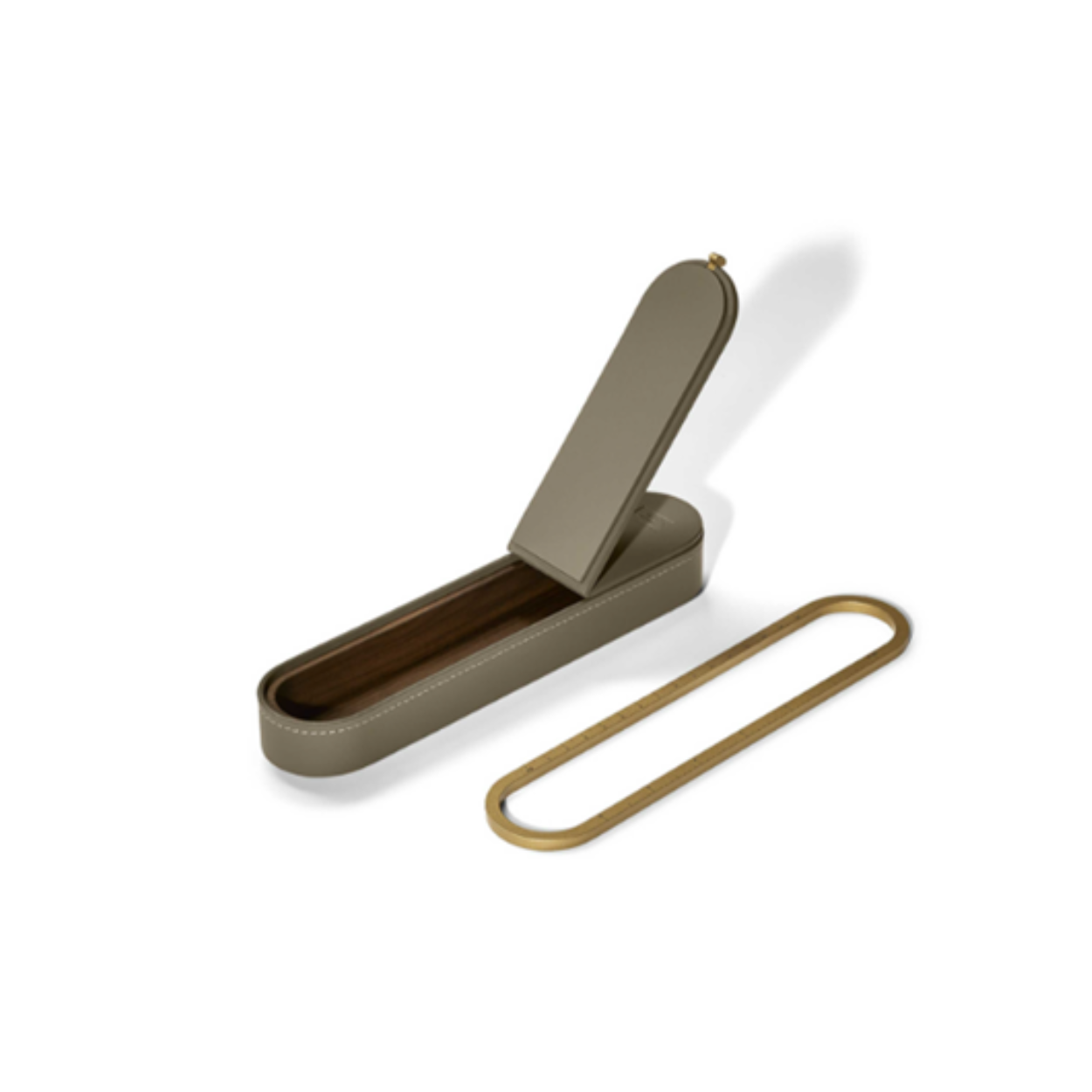 Настольный пенал ZHUANG DESK PEN HOLDER 5PF0051906667 от Poltrona Frau